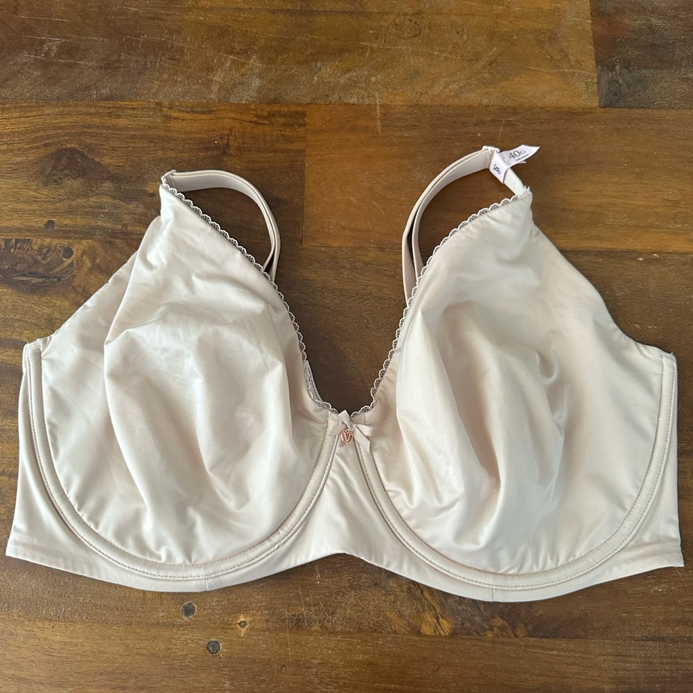 Victoria’s Secret Body by Victoria Perfect Coverage Underwire‎ Bra 40G NWT